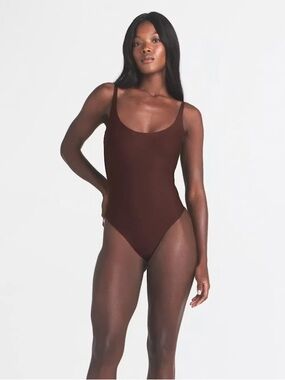 SKIMS Scoop Low Back Thong Bodysuit - Chocolate